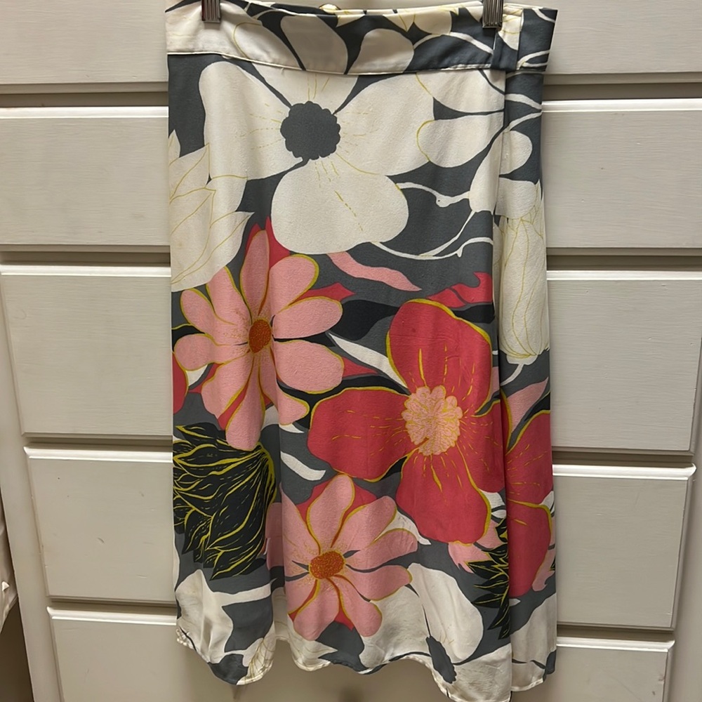 Tibi designer Wrap 100% silk skirt w/ floral print. New W/O tags.